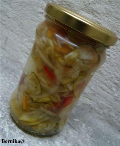 Sałatka z cukinii i papryki na zimę Sałatka z cukinii i papryki na zimę