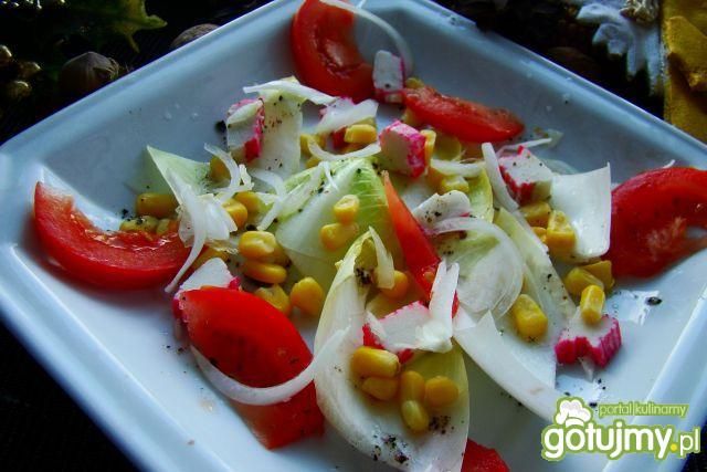 Sałatka z cykori i paluszków krabowych 