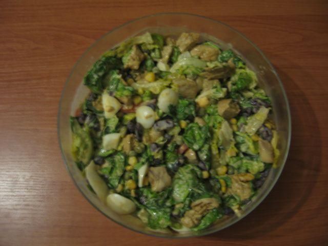 sałatka z czerwoną fasolą i kurczakiem