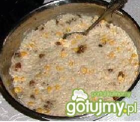 Sałatka z czerwoną fasolą i tuńczykiem Sałatka z czerwoną fasolą i tuńczykiem