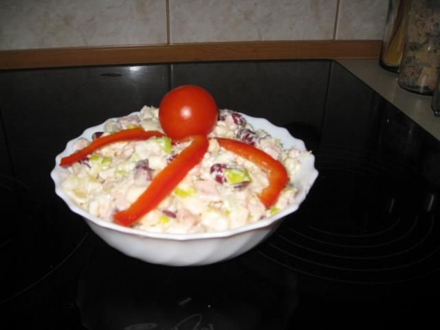 Sałatka z czerwoną fasolką