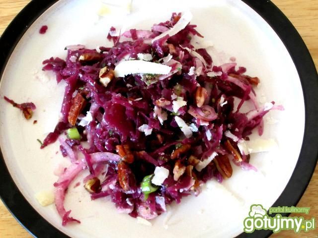 Sałatka z czerwoną kapustą i orzechami Sałatka z czerwoną kapustą i orzechami