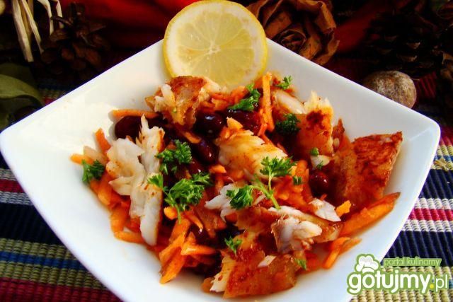 Sałatka z czerwonej fasoli i miruny