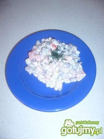 Sałatka z czerwonej i białej fasoli. Sałatka z czerwonej i białej fasoli.