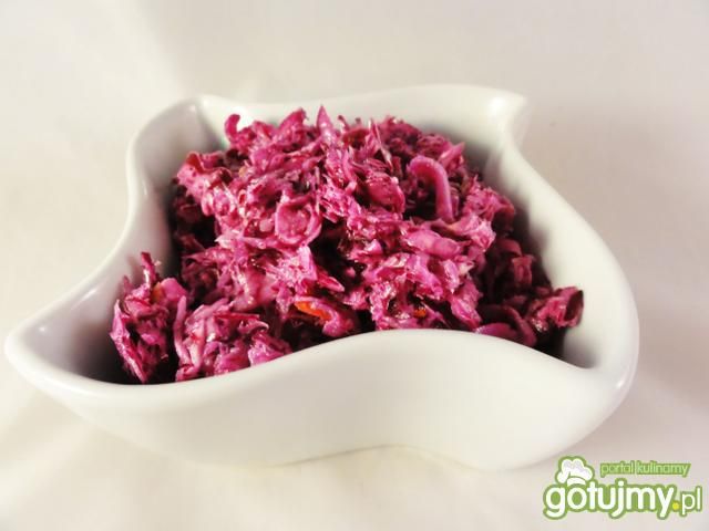 Sałatka z czerwonej kapusty z marchewką