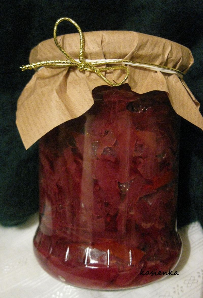 Sałatka z czerwonej kapusty z nektarynką