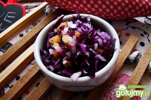 Sałatka z czerwonej kapusty z ogórkiem  Sałatka z czerwonej kapusty z ogórkiem