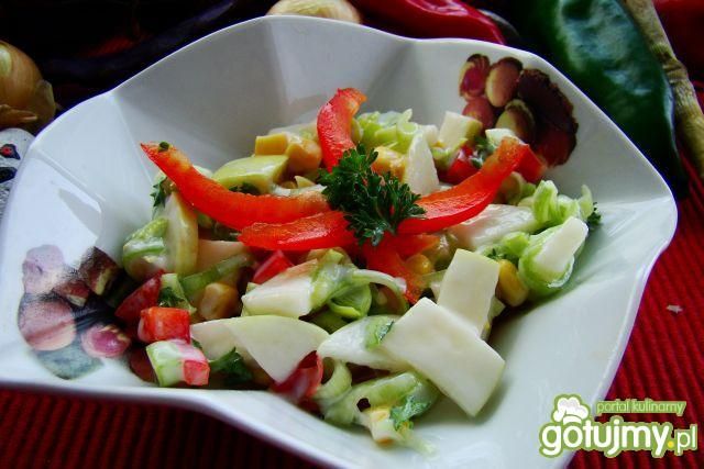 Sałatka z czerwonej papryki i pora 