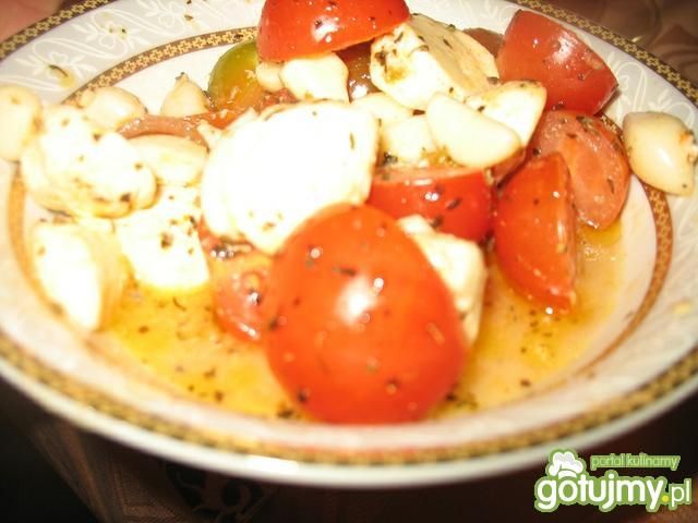 Sałatka z czosnkiem marynowanym