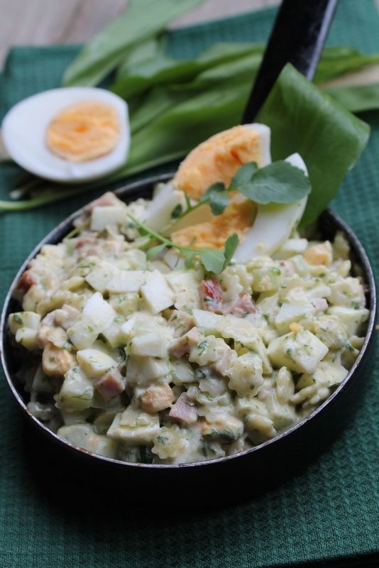 Sałatka z czosnkiem niedźwiedzim