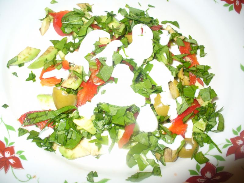 Sałatka z czosnkiem niedźwiedzim