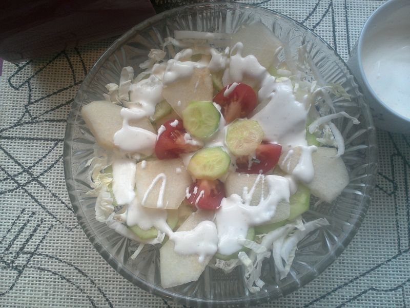 Sałatka z dodatkiem gruszki Sałatka z dodatkiem gruszki