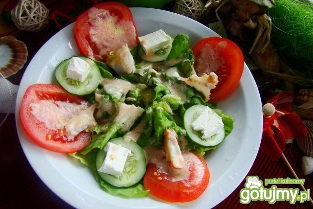 Sałatka z dorszem i sosem 1000 wysp  Sałatka z dorszem i sosem 1000 wysp