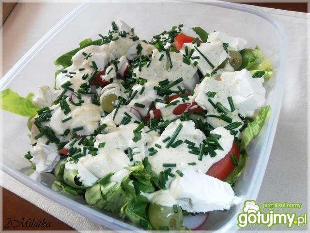 Sałatka z dressingiem jogurtowym 2
