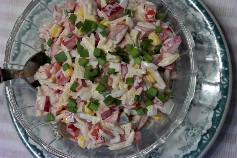 Sałatka z drobnym makaronem Sałatka z drobnym makaronem