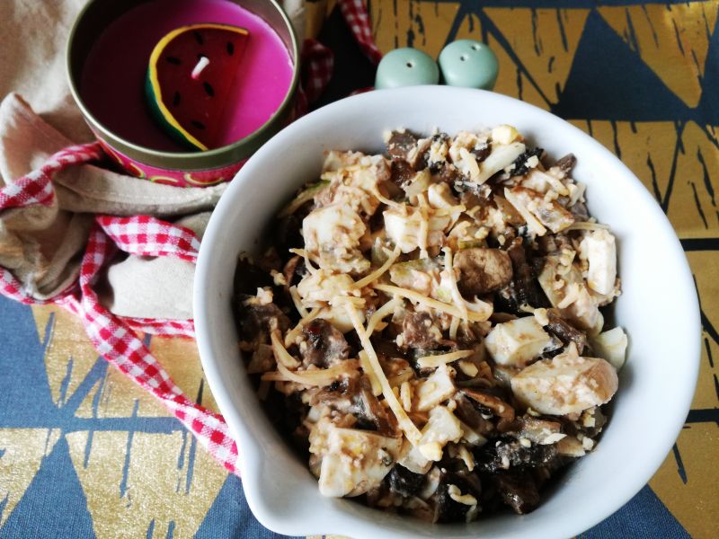 Sałatka z duszonymi grzybami Sałatka z duszonymi grzybami