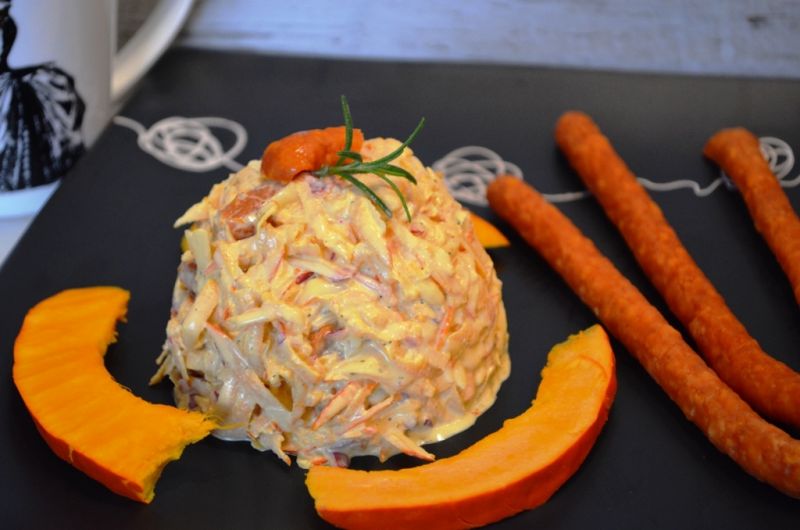 Sałatka z dynią i kabanosem Sałatka z dynią i kabanosem