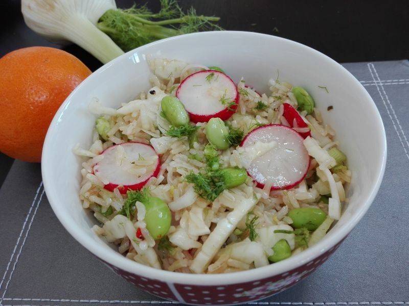 Sałatka z dzikiego ryżu, soi i fenkułu