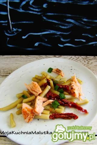 Sałatka z fasolką i łososiem  Sałatka z fasolką i łososiem