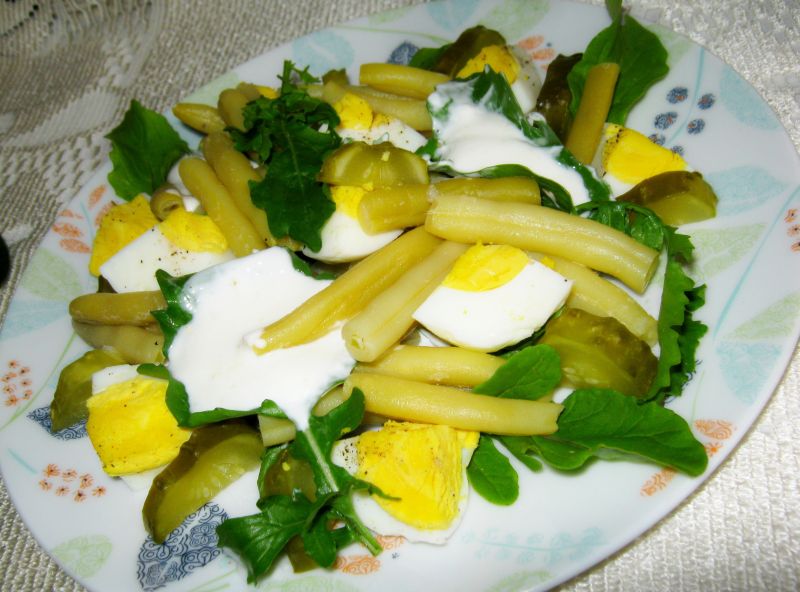 Sałatka z fasolka i rukolą