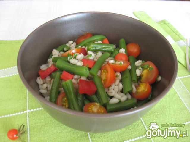 Sałatka z fasolką szparagową i pęczakiem Sałatka z fasolką szparagową i pęczakiem