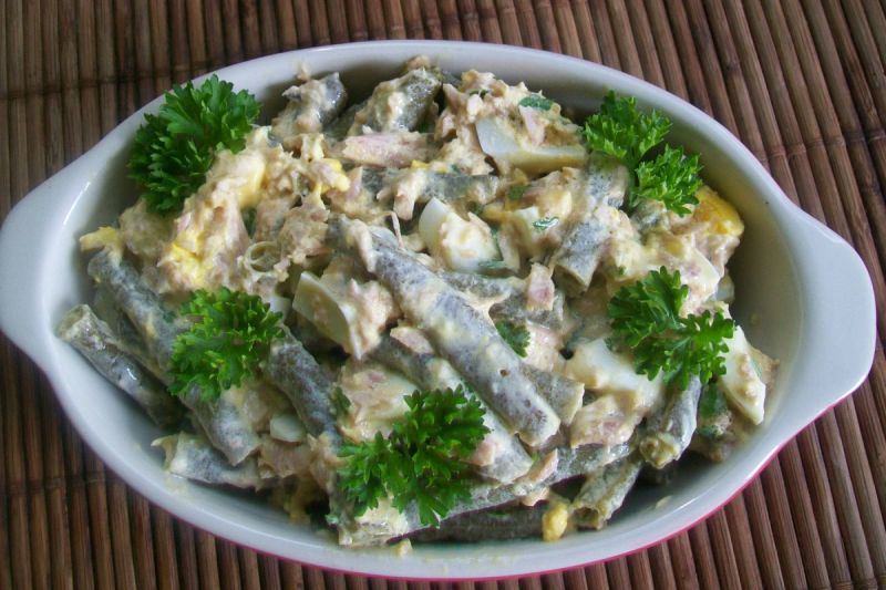 Sałatka z fasolką szparagową i tuńczykiem