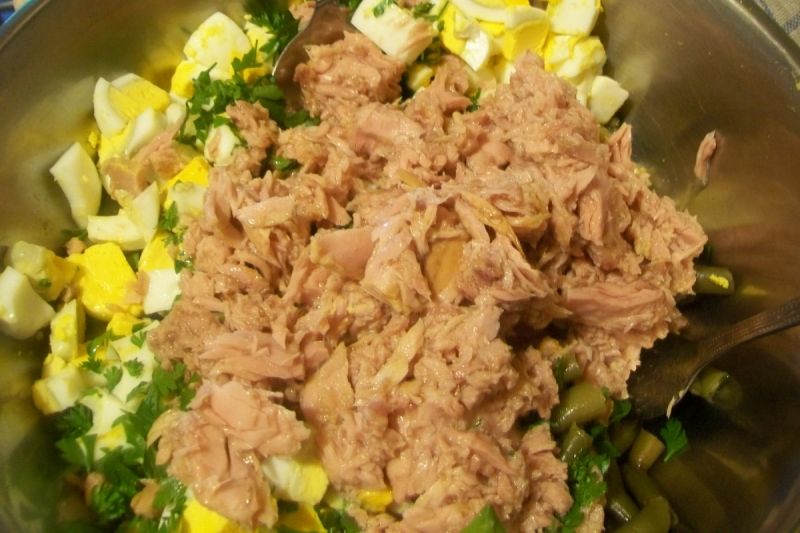 Sałatka z fasolką szparagową i tuńczykiem