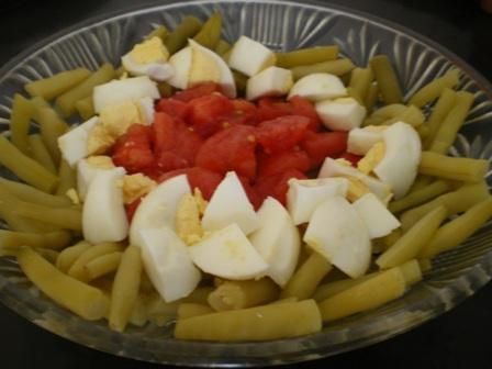 Sałatka z fasolki, jajek i pomidorów Sałatka z fasolki, jajek i pomidorów