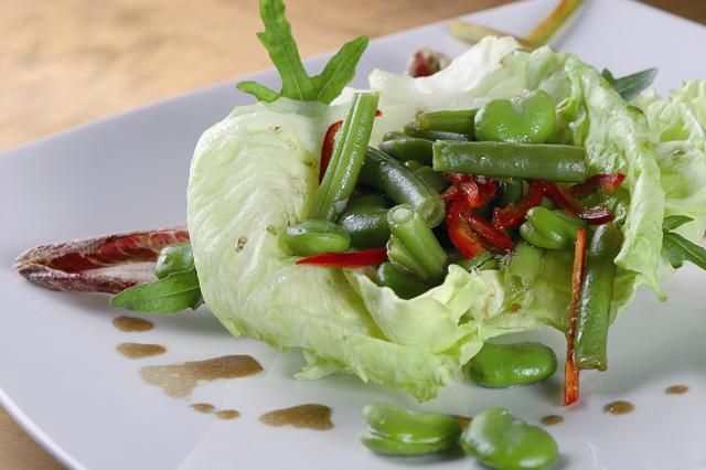 Sałatka z fasolki szparagowej i bobu Sałatka z fasolki szparagowej i bobu