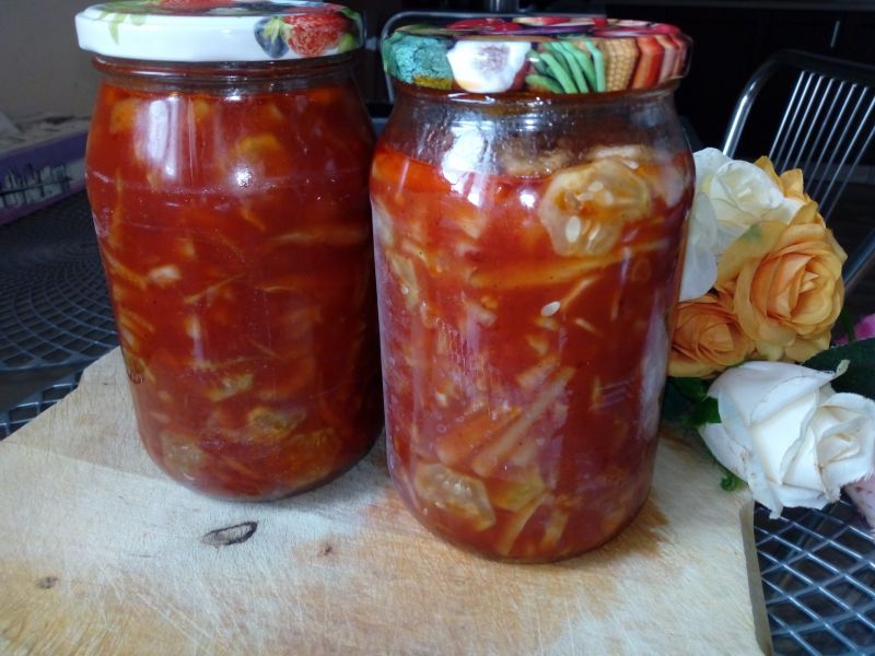 Sałatka z fasolki szparagowej i ogórków w słoiki