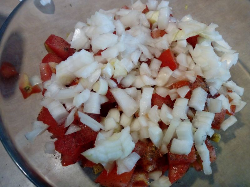 Sałatka z fasolki szparagowej kalafiora i pomidora
