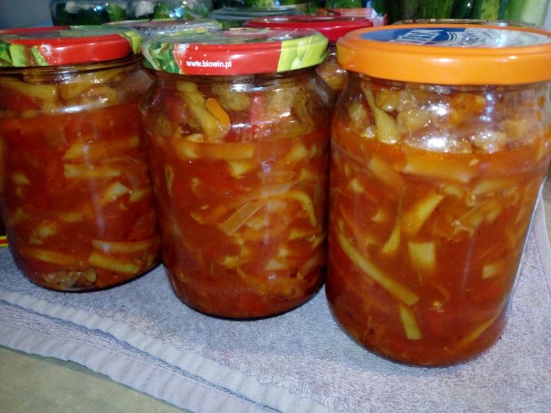 Sałatka z fasolki szparagowej z czosnkiem na ostro Sałatka z fasolki szparagowej z czosnkiem na ostro