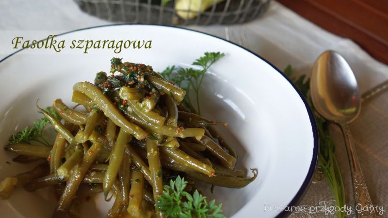 Sałatka z fasolki szparagowej z miodowym sosem
