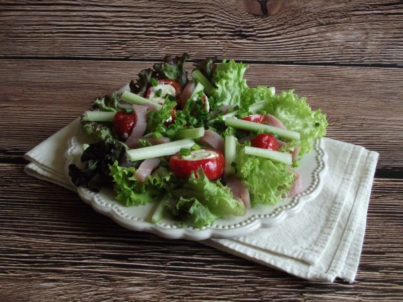 sałatka z faszerowanymi papryczkami i selerem