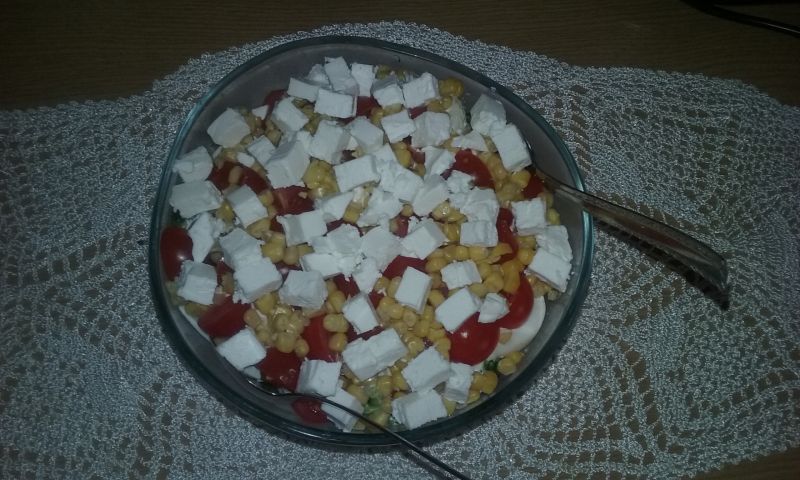 Sałatka z fetą i brokułami