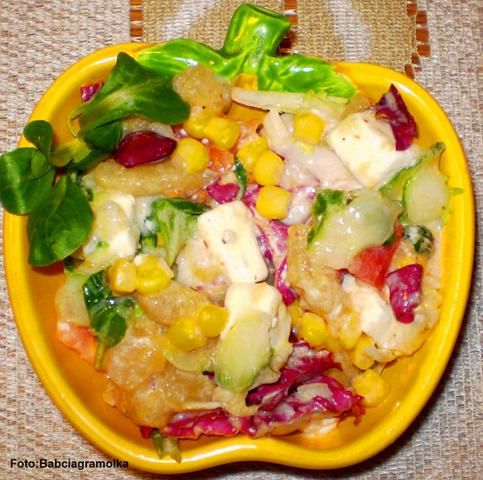 Sałatka z Fetą i  brzoskwinią  Sałatka z Fetą i  brzoskwinią