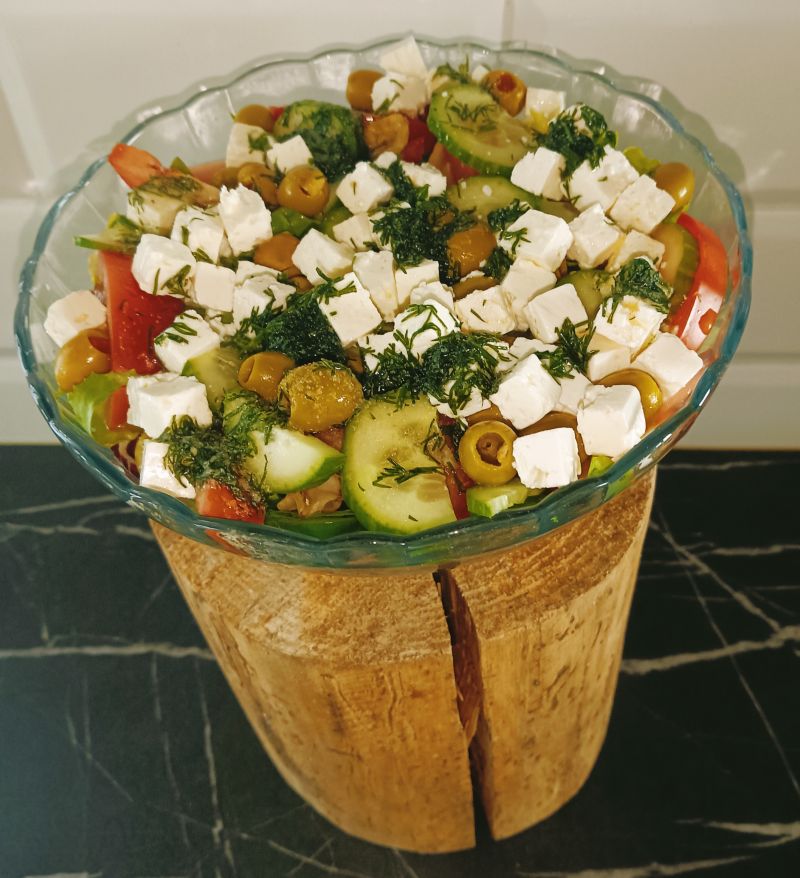 Sałatka z fetą i oliwkami z rzepakowym olejem