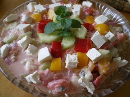 Sałatka z fetą i warzywami Sałatka z fetą i warzywami