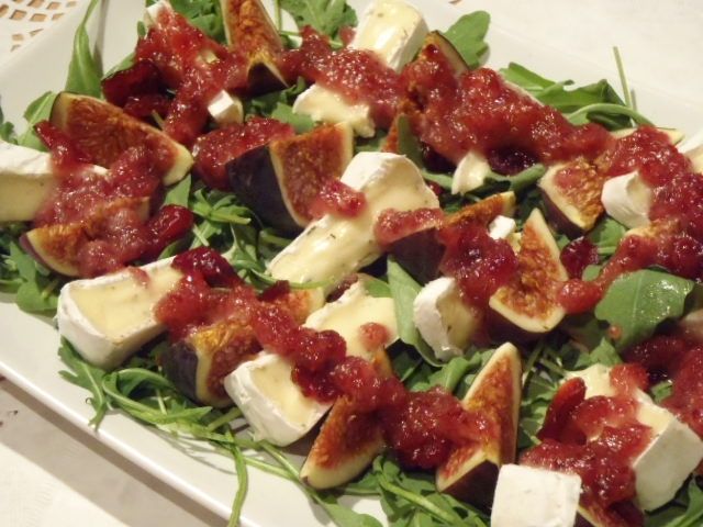 Sałatka z figami i żurawiną