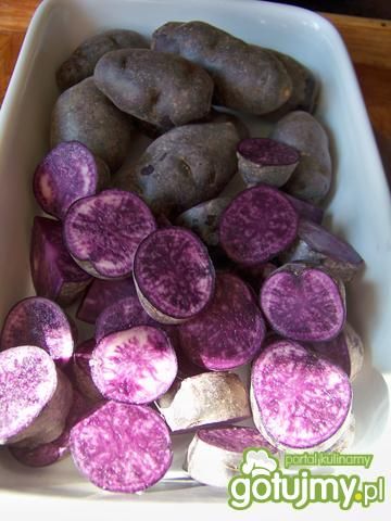 Sałatka z fioletowymi ziemniakami