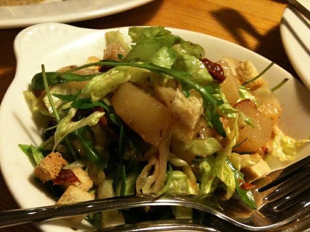 Sałatka z gorgonzolą i gruszkami