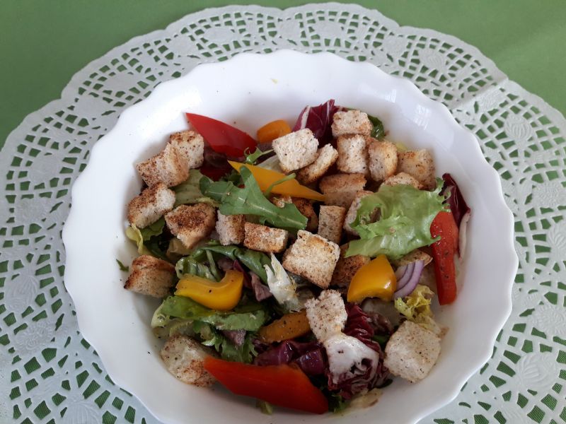 Sałatka z gotowaną wołowiną Sałatka z gotowaną wołowiną