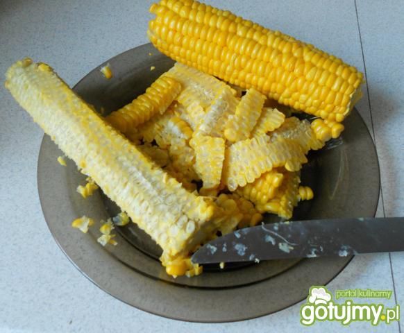 Sałatka z gotowanej kukurydzy cukrowej