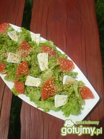 Sałatka z grapefriutem i camembertem Sałatka z grapefriutem i camembertem
