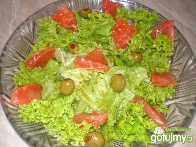 Sałatka z grapefruitem i oliwkami Sałatka z grapefruitem i oliwkami