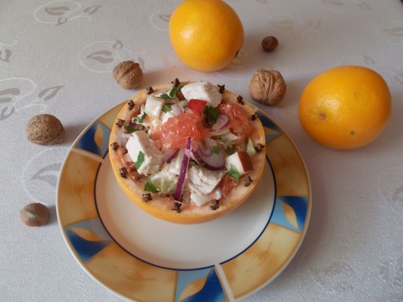 Sałatka z grejpfruta i kurczaka Sałatka z grejpfruta i kurczaka