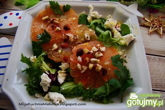 Sałatka z grejpfrutem i fetą 