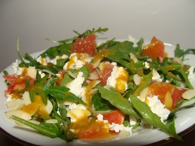 Sałatka z grejpfrutem w słodko - ostrym sosie