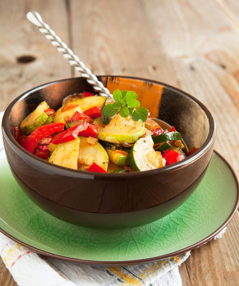 Sałatka z grillowaną cukinią i sosem 