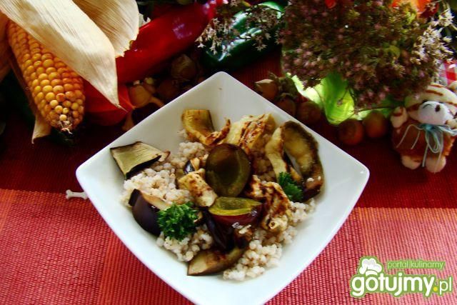 sałatka z grillowanego bakłażana